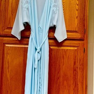Natori robe and gown size med. light blue, Excellent/like new condition